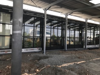 Mur rideau pour magasin Lur&eacute;