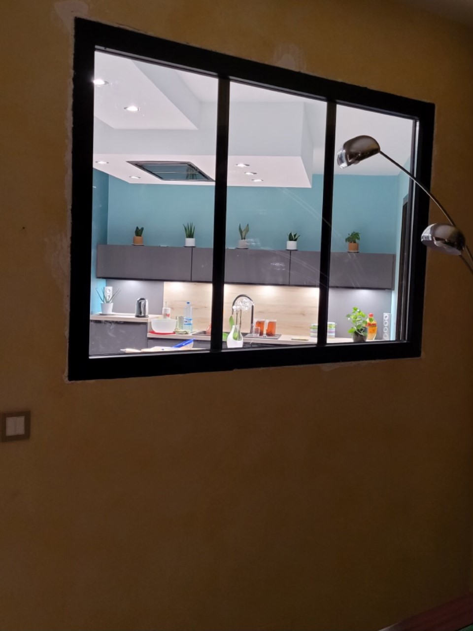 Pose d’un ch&acirc;ssis fixe int&eacute;rieur en pvc noir Valentigney 0