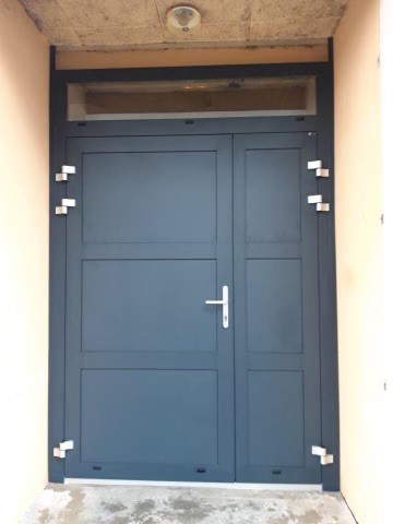 PORTES ALUMINIUM DANS BATIMENTS RECEVANT DU PUBLIC Lur&eacute; 1