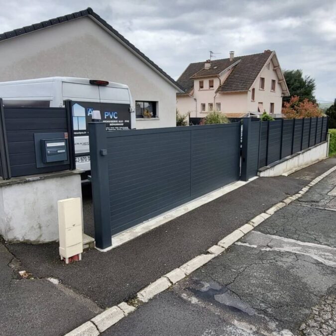 Pourquoi opter pour un portail coulissant motoris&eacute; en aluminium ? Pfastatt