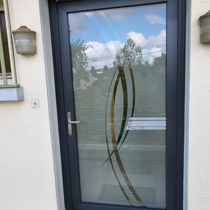Pose de portes PVC et aluminium : le savoir-faire ANL PVC Lur&eacute;
