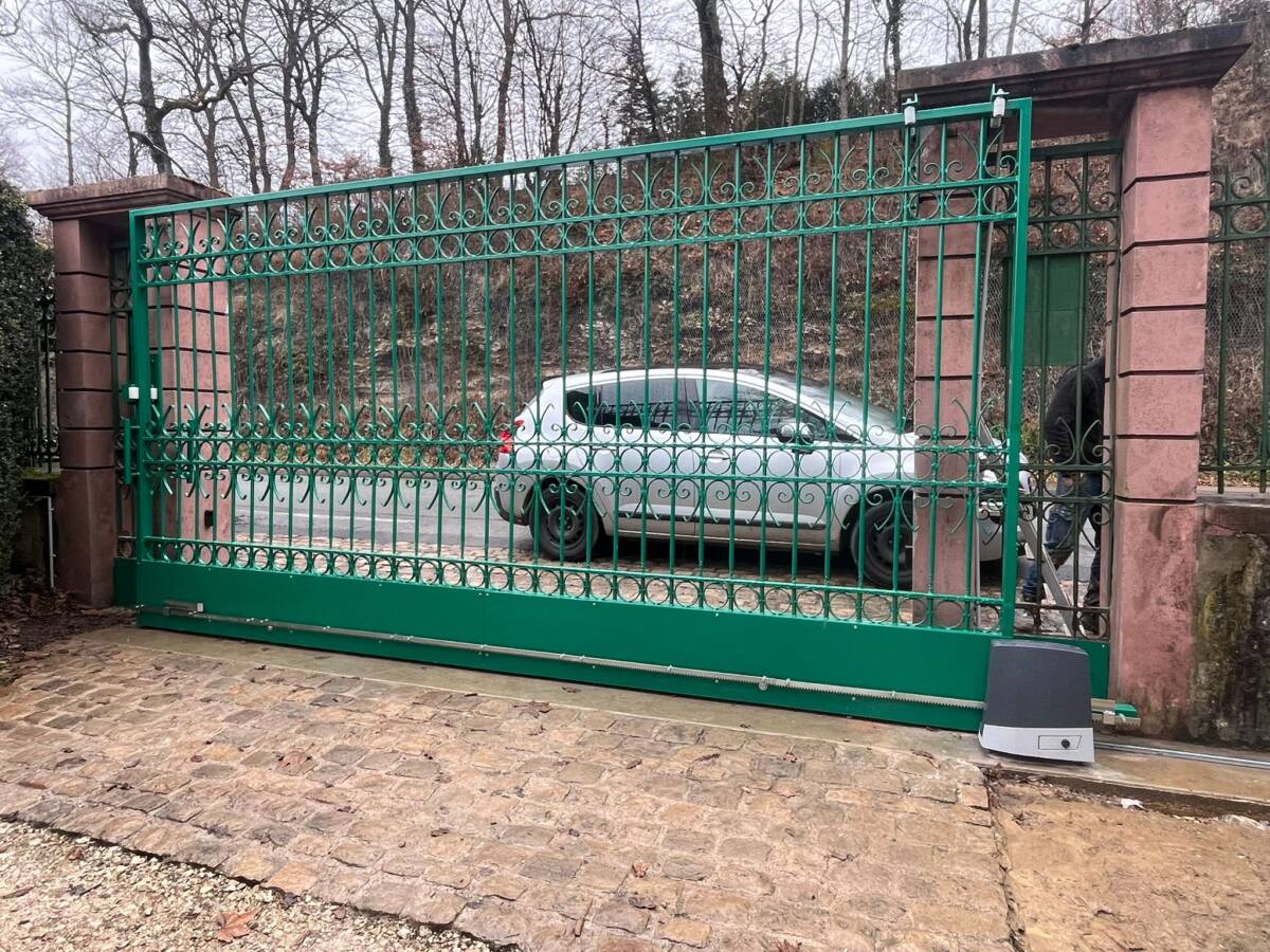 R&eacute;novation de portail m&eacute;tal thermolaqu&eacute; avec ANL PVC H&eacute;ricourt